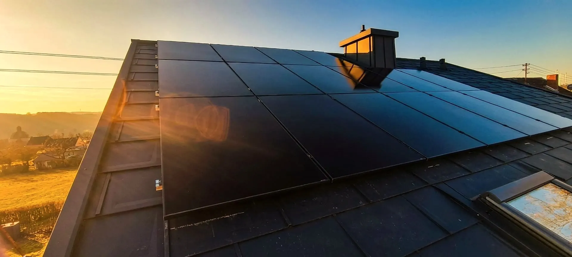 Solarmodule im Abendlicht